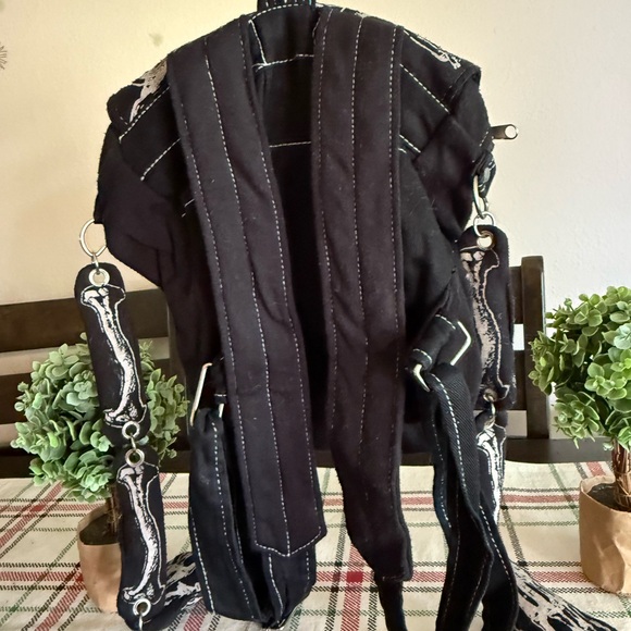 Skeleton Heart Backpack - Picture 2 of 3